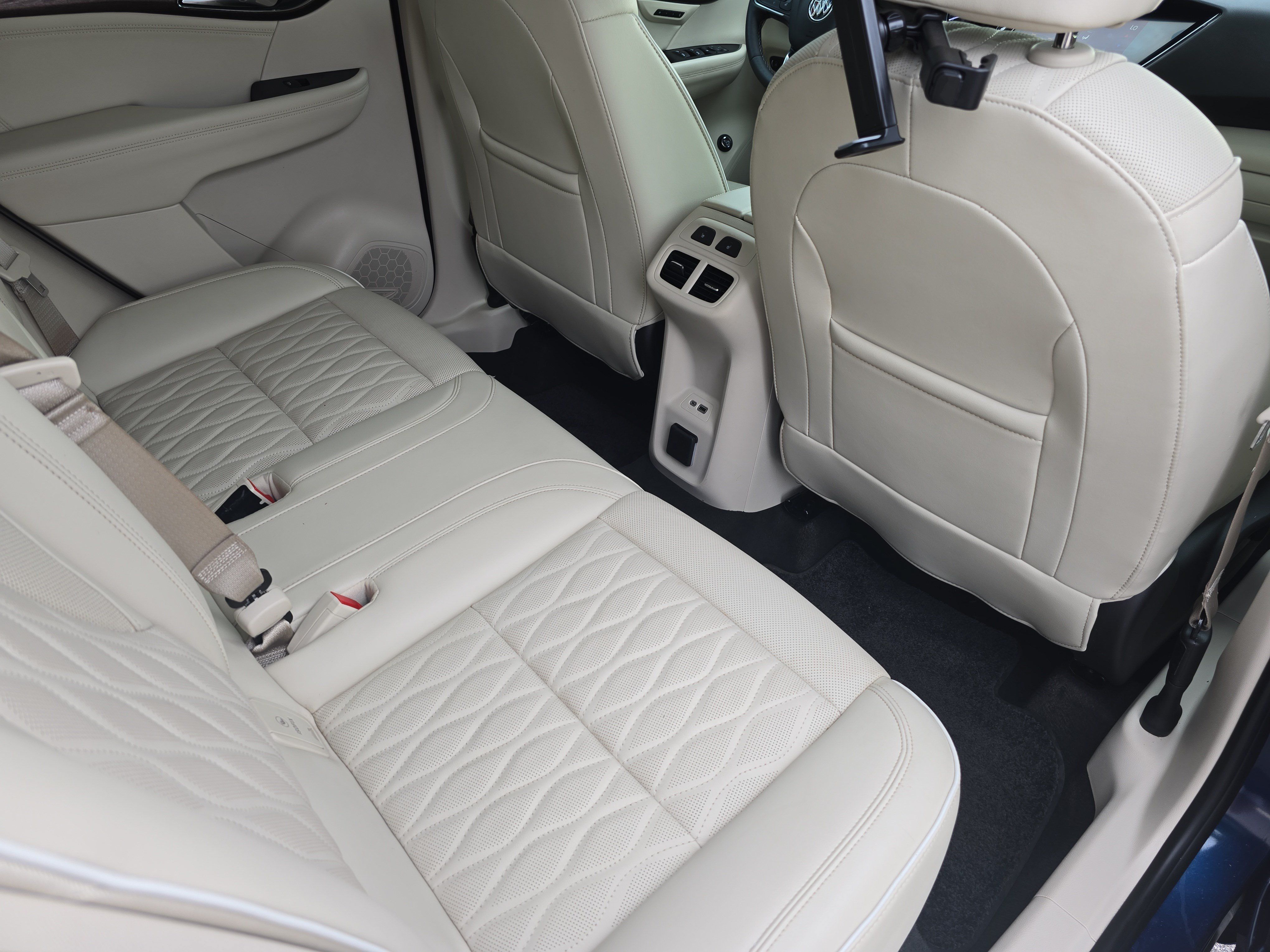 Used 2023 Buick Envision Avenir FWD image 11