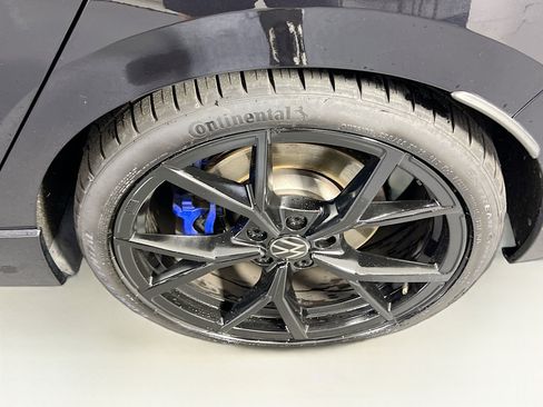 Used 2024 Volkswagen Golf R image 30