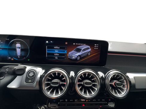 Used 2022 Mercedes-Benz GLB 250 4MATIC w/ Premium Package Lite image 44