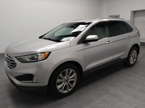 Used 2019 Ford Edge Titanium w/ Cold Weather Package FWD image 2