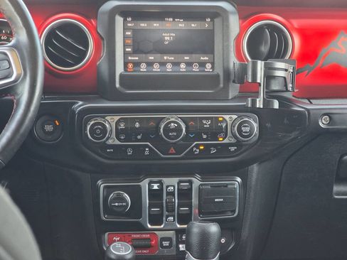 Used 2020 Jeep Wrangler Unlimited Rubicon w/ LED Lighting Group AWD/4WD image 12