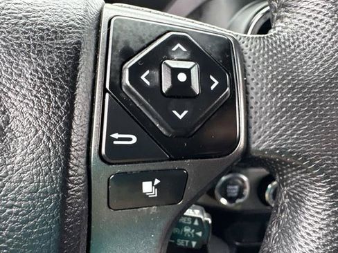 Used 2022 Toyota Tacoma TRD Sport AWD/4WD image 11