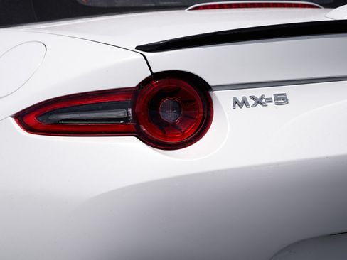 New 2026 MAZDA MX-5 Miata Club w/ Appearance Package RWD image 8