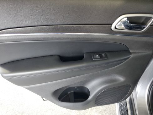 Used 2018 Jeep Grand Cherokee Limited RWD image 13