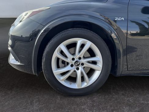 Used 2018 INFINITI QX30 w/ Cargo Package FWD image 9