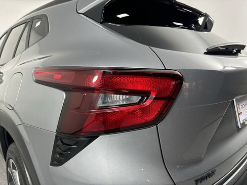 Used 2025 Chevrolet Trax RS w/ Driver Confidence Package image 29