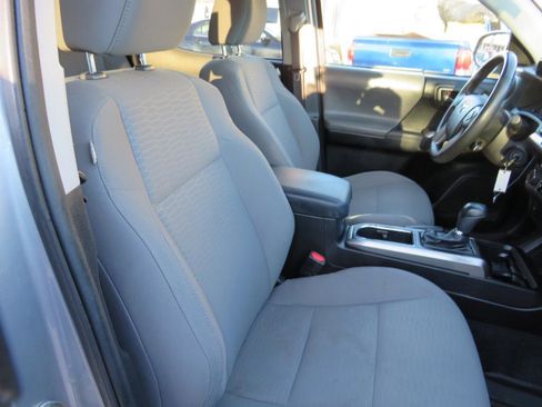 Used 2016 Toyota Tacoma SR5 w/ Towing Package image 28