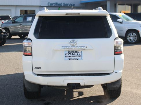 Used 2015 Toyota 4Runner SR5 AWD/4WD image 6