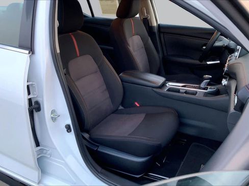 Used 2025 Nissan Sentra SR w/ Midnight Edition FWD image 9