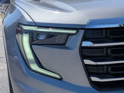 Used 2025 GMC Acadia Elevation FWD image 10