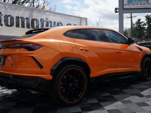Used 2022 Lamborghini Urus AWD/4WD image 6
