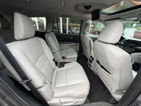Used 2020 Honda Pilot Touring image 16