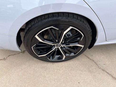 Used 2024 Nissan Altima 2.5 SR FWD image 11