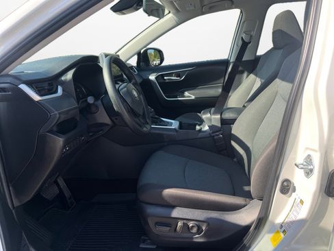 Used 2025 Toyota RAV4 XLE w/ Convenience Package FWD image 11