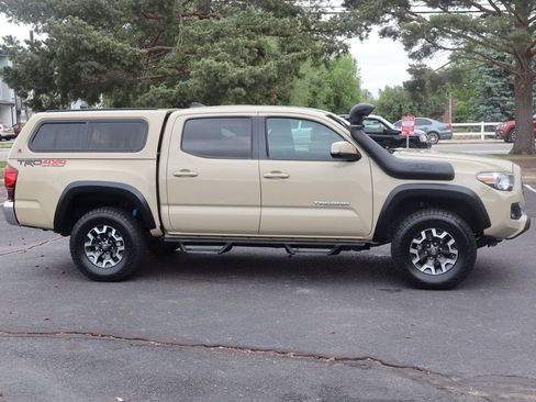 Used 2019 Toyota Tacoma TRD Off-Road AWD/4WD image 3