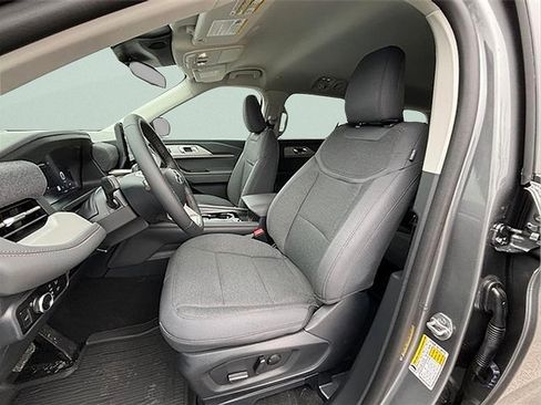 Used 2025 Ford Explorer Active image 17