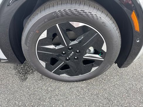 New 2025 Kia EV6 Wind image 12