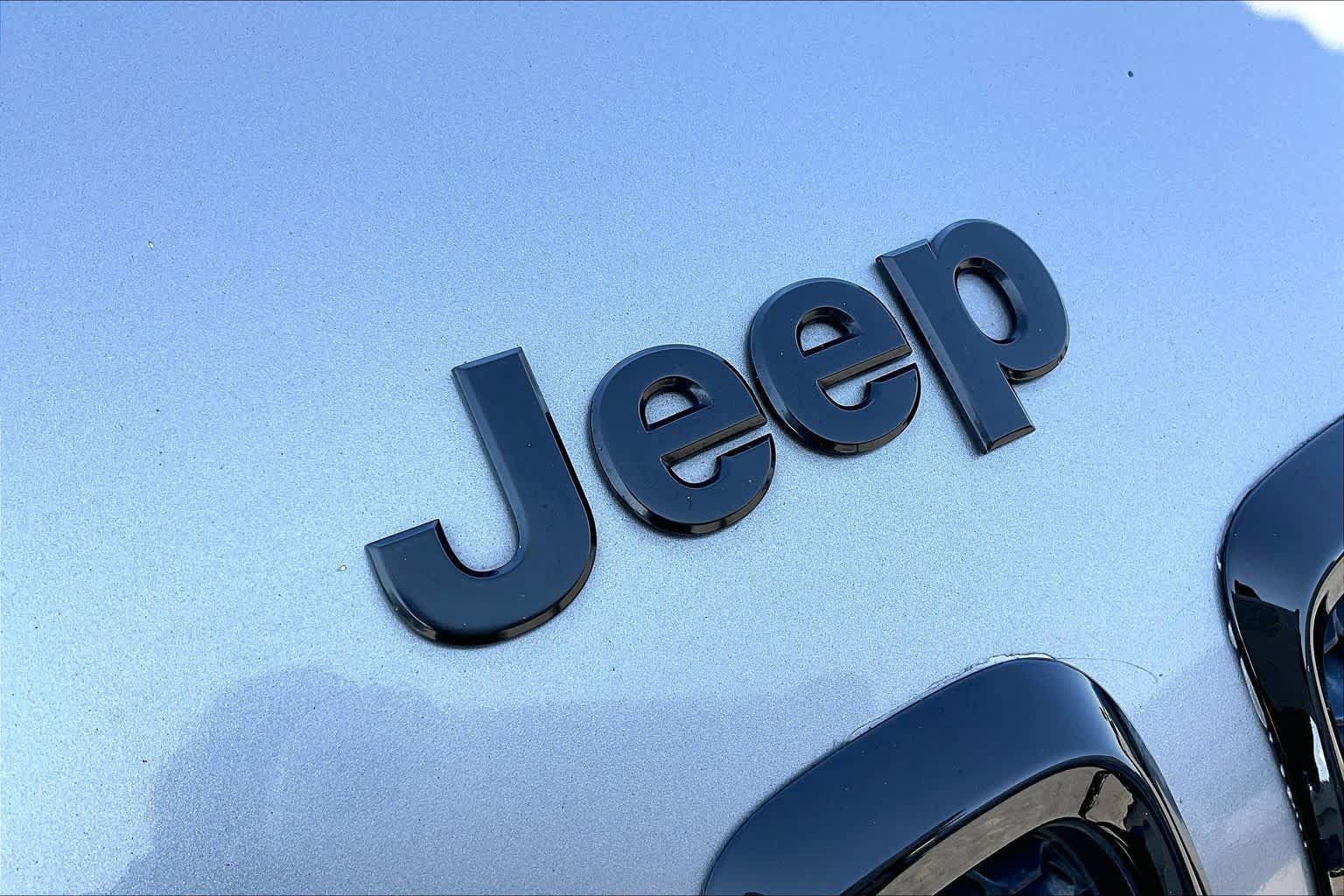Used 2016 Jeep Cherokee Sport w/ Cold Weather Group AWD/4WD image 26