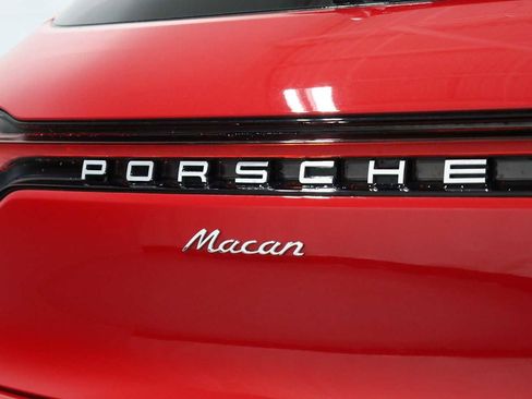 Certified 2025 Porsche Macan image 8