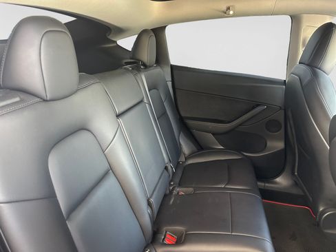Used 2022 Tesla Model Y Performance AWD/4WD image 17