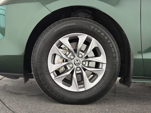 Used 2025 Toyota Sienna XLE FWD image 38