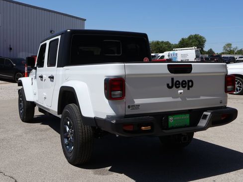 New 2026 Jeep Gladiator Sport AWD/4WD image 3
