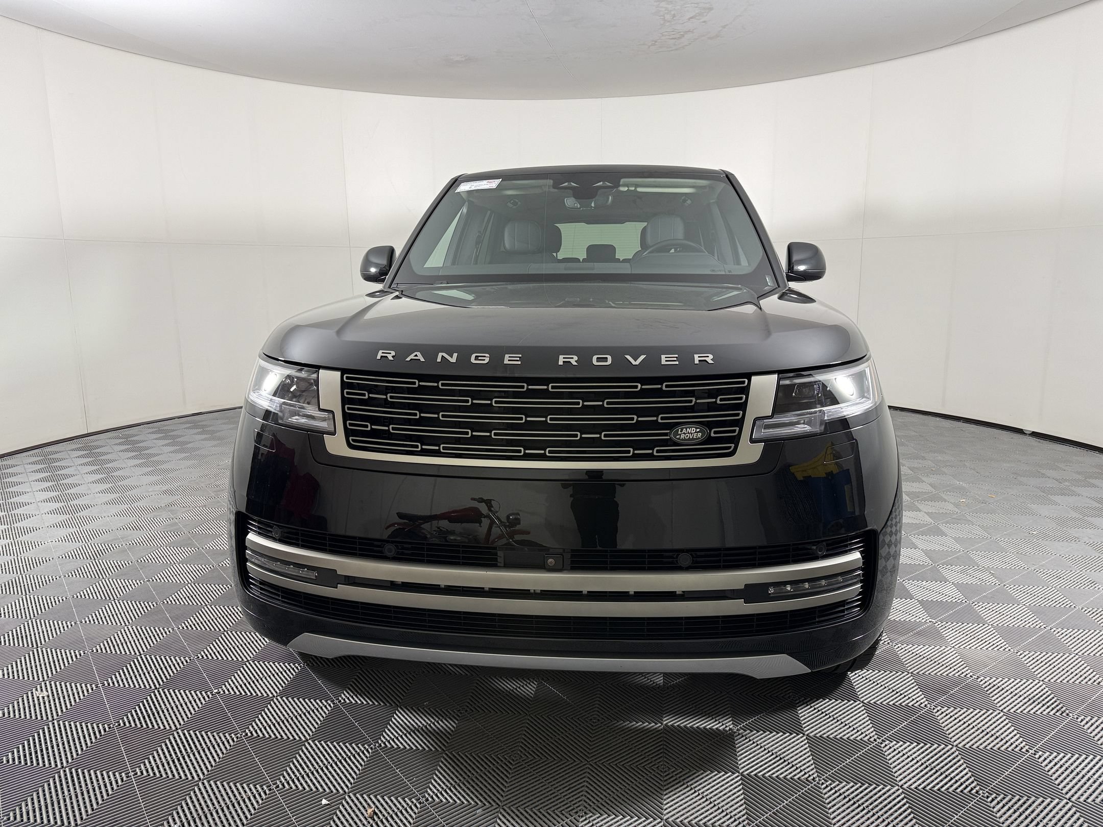 Used 2025 Land Rover Range Rover SE AWD/4WD image 6