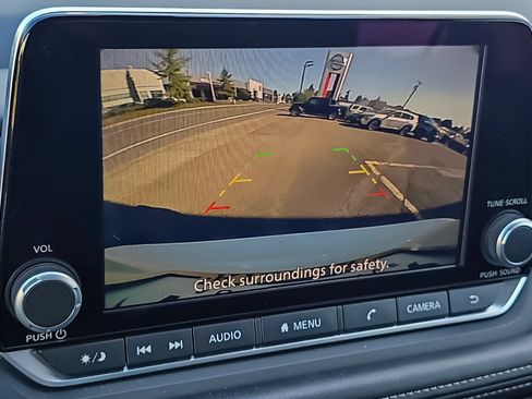 Used 2025 Nissan Rogue SV FWD image 15