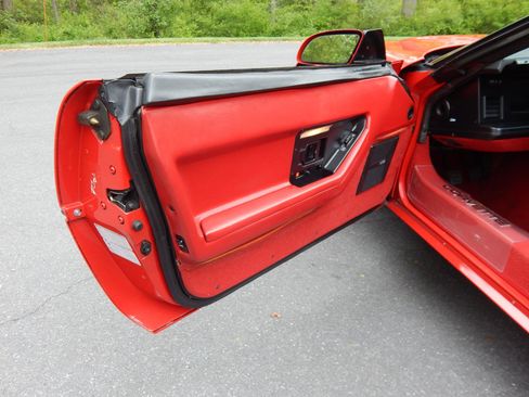Used 1988 Chevrolet Corvette Convertible RWD image 68
