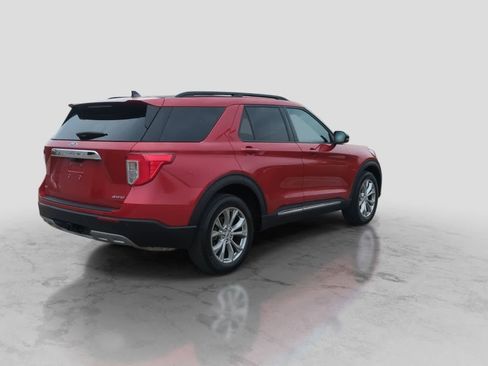 Certified 2024 Ford Explorer XLT w/ Equipment Group 202A AWD/4WD image 8