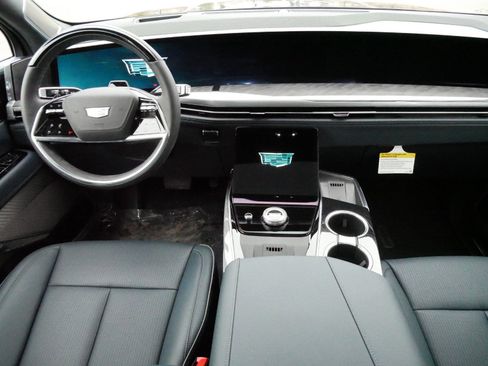 New 2025 Cadillac Escalade IQ Luxury 2 w/ LPO, Radiant Package image 8