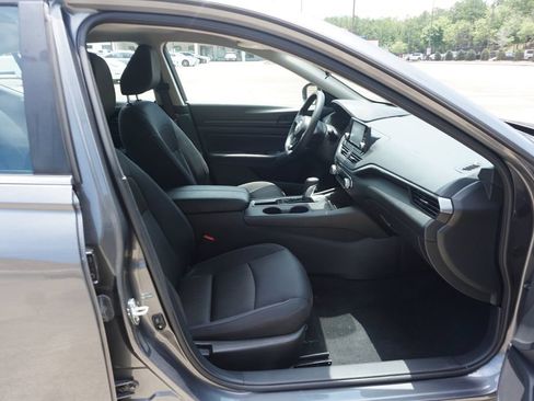 Used 2024 Nissan Altima 2.5 S FWD image 14