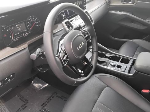 Used 2022 Kia Sorento EX w/ Panoramic Sunroof Package image 17