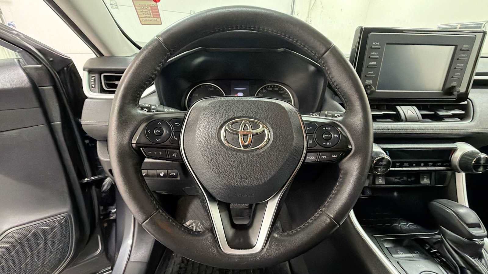 Used 2020 Toyota RAV4 XLE AWD/4WD image 16