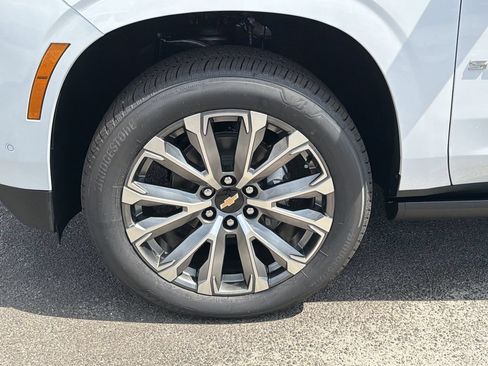 New 2026 Chevrolet Suburban High Country RWD image 25