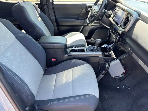Used 2021 Toyota Tacoma TRD Off-Road w/ Technology Package AWD/4WD image 34