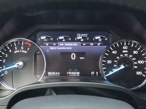 Used 2021 Ford Expedition XLT image 18