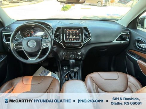 Used 2019 Jeep Cherokee Overland AWD/4WD image 3