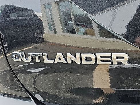 New 2026 Mitsubishi Outlander SE image 21