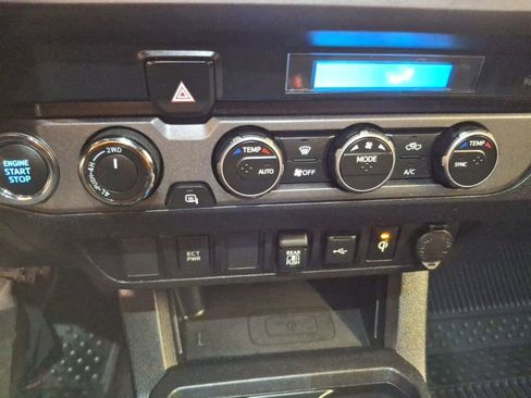 Used 2021 Toyota Tacoma TRD Off-Road image 25