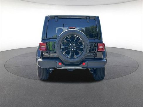 Certified 2025 Jeep Wrangler Unlimited Sahara AWD/4WD image 4
