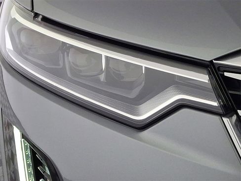 Used 2023 Cadillac XT6 Premium Luxury image 11