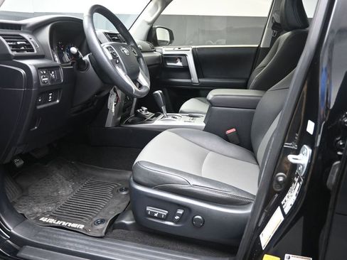 Used 2019 Toyota 4Runner SR5 Premium AWD/4WD image 17