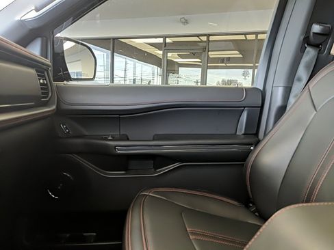 Used 2022 Ford Expedition Max Limited image 32