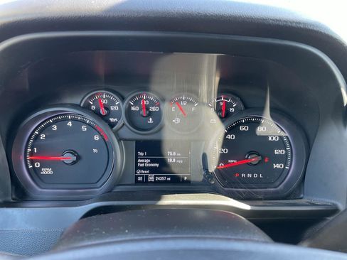 Used 2024 Chevrolet Silverado 2500 Custom w/ Custom Value Package image 17