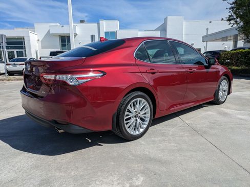 Used 2019 Toyota Camry XLE FWD image 4