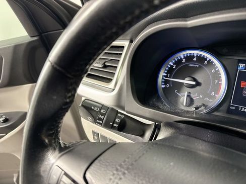 Used 2017 Toyota Highlander XLE AWD/4WD image 15