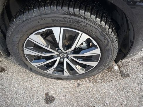 Used 2024 Volvo XC60 B5 Plus image 4