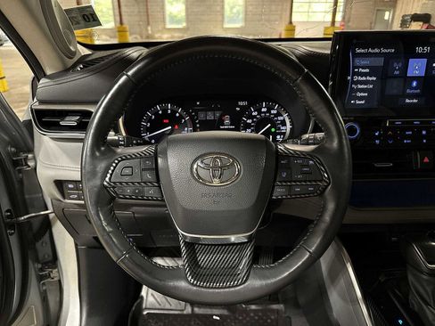 Used 2021 Toyota Highlander Limited AWD/4WD image 19