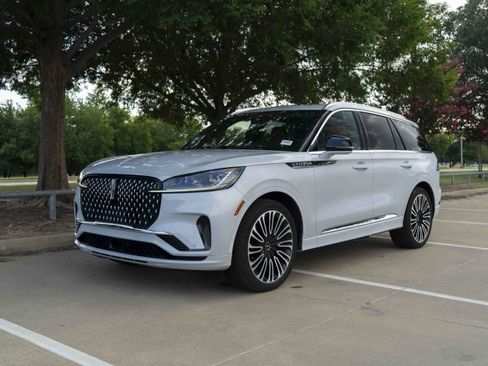Used 2025 Lincoln Aviator Black Label AWD/4WD image 4